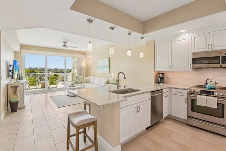 Gorgeous Chef's Kitchen.