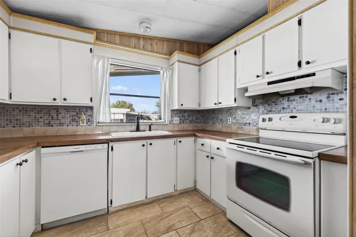 Spacious kitchen