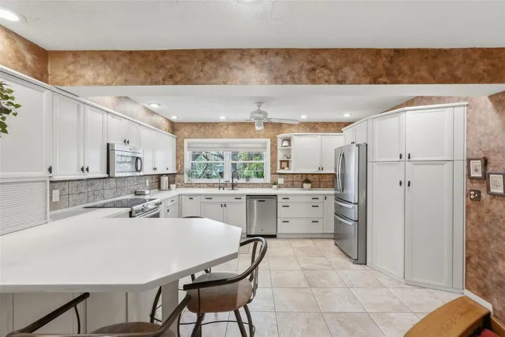 Eat-In Kitchen