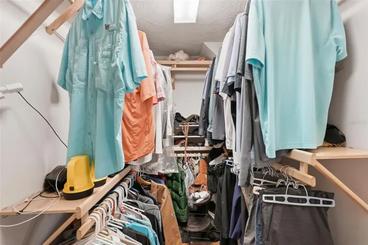 Walk-in Closet 2