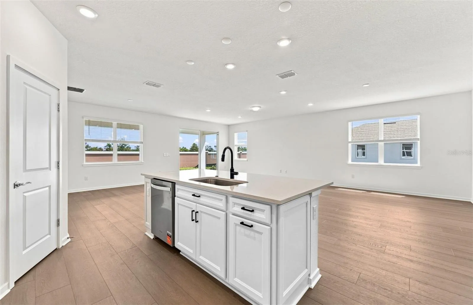 Center Island w/Storage