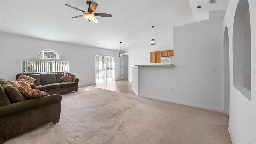FAMILY ROOM/BREAKFAST NOOK