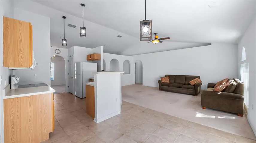 KITCHEN/FAMILY ROOM