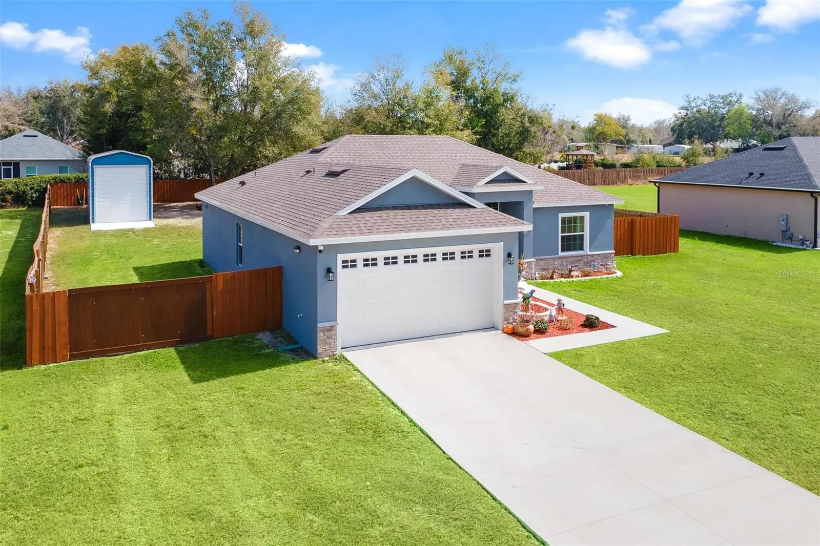 WOW! Home, Fenced Yard &amp; RV Garage!
