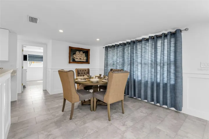 breakfast room