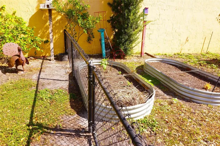 SIDE GARDENS