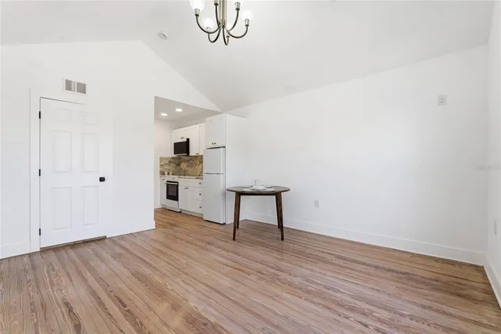 201 - Vaulted Ceiling