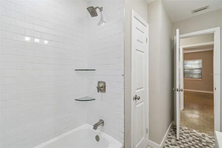 Bathroom 3 (Full)