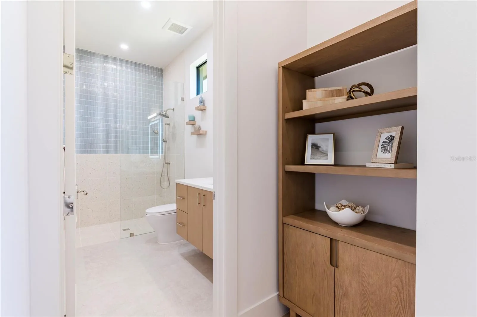 En-suite Bath 3