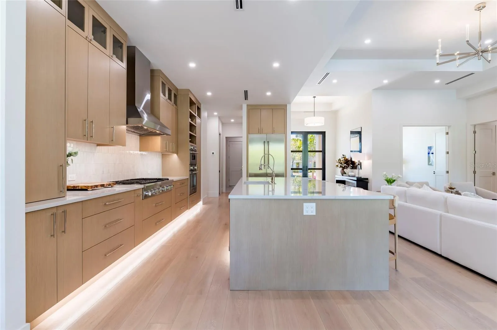 Kitchen Island and Appliances