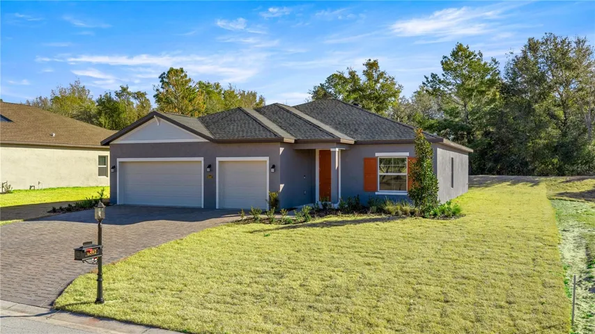 nterior and exterior colors, finishes, and garage orientation will vary for actual home.