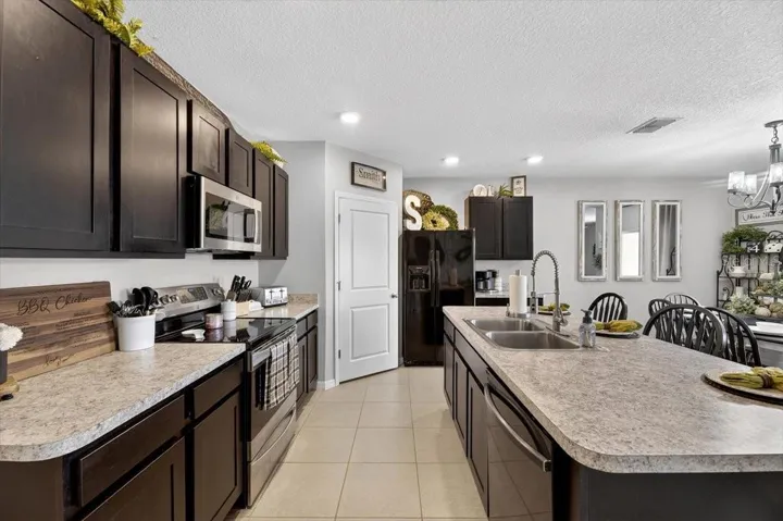 Large breakfast bar