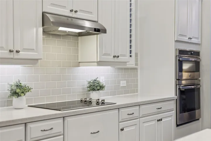 Butler's path through from kitchen to dining room