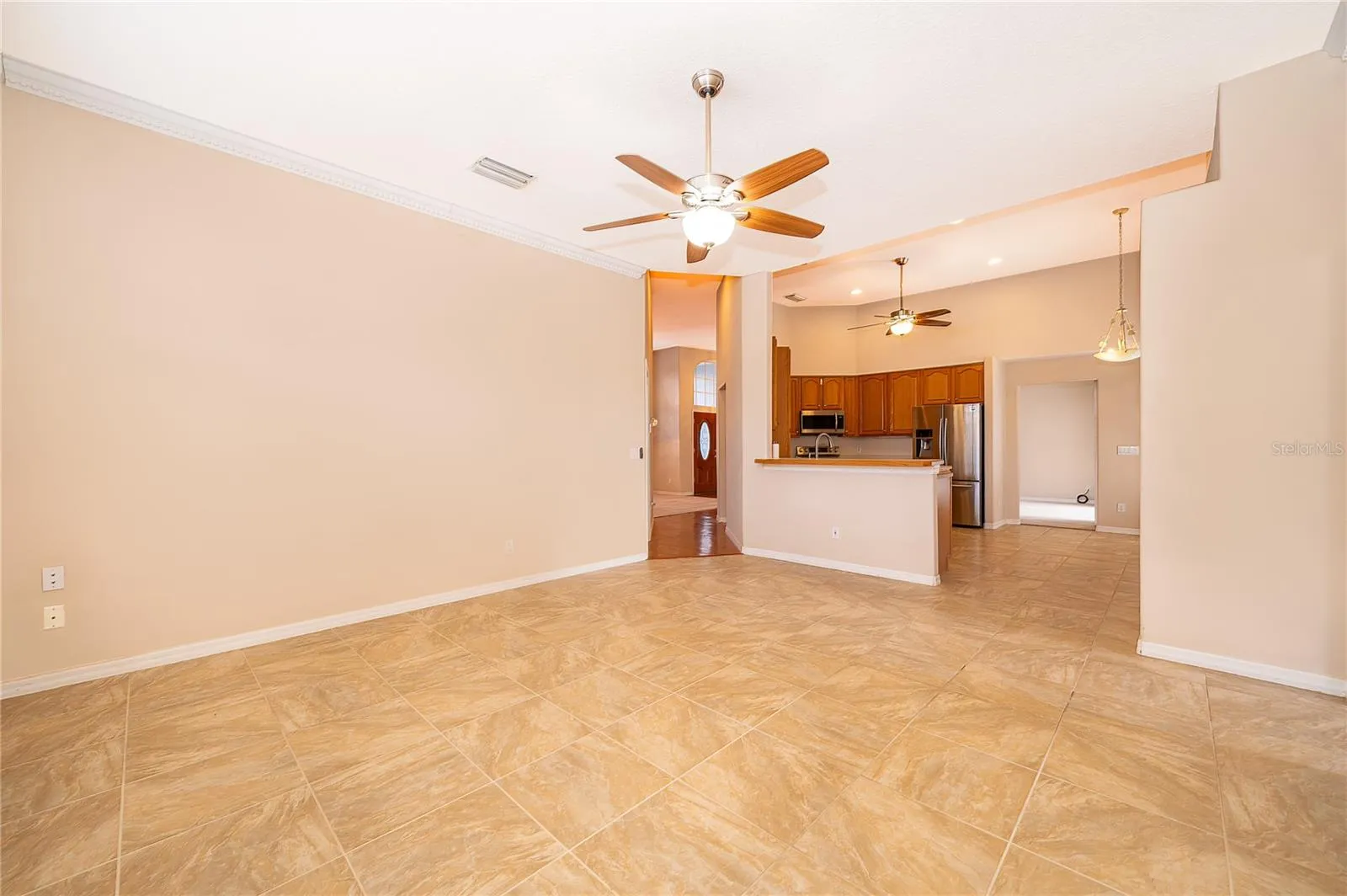 Family Room to kitchen