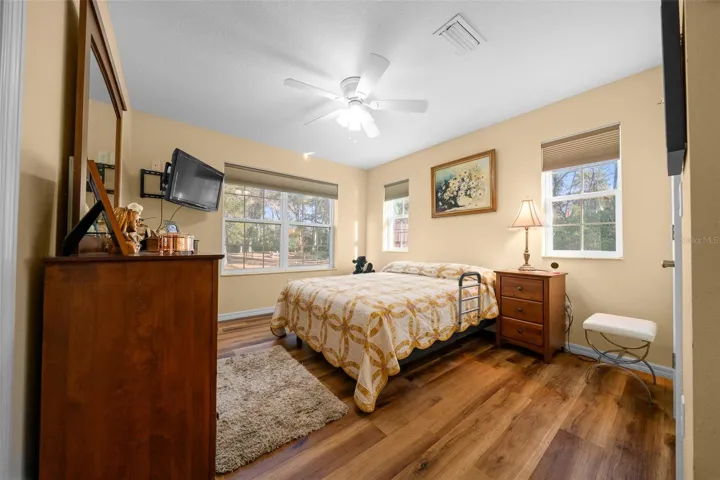 GUEST HOUSE BEDROOM