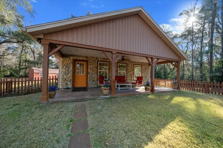 GUEST HOUSE STONE FRONT PORCH ,FENCED YARD QUEST