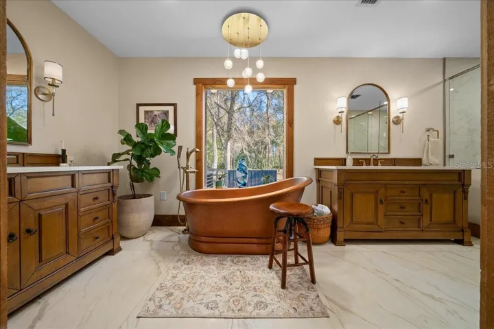 MAIN BATHROOM
