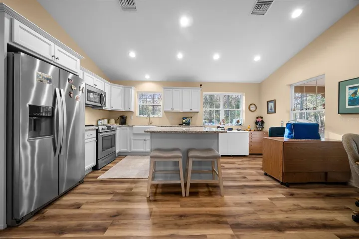 KITCHEN IN QUEST HOUSE  GRANITE COUNTERS