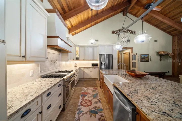 PROFESSIONALLY DESIGNED KITCHEN