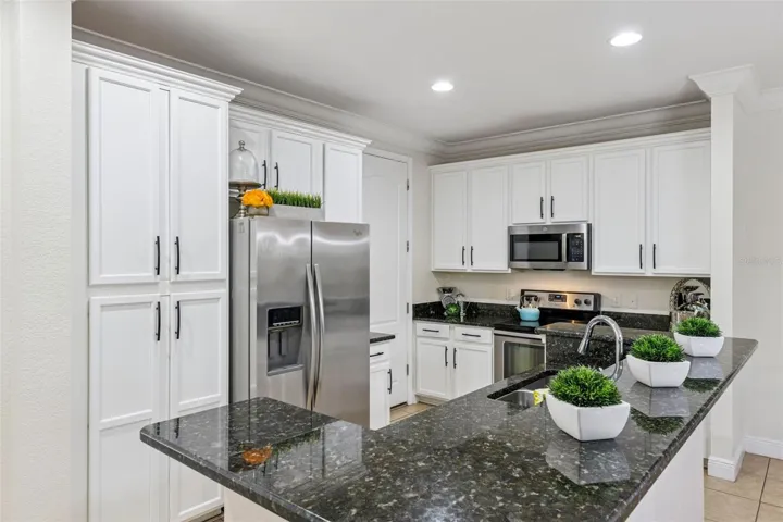 Kitchen with 42" cabinets with Crown Molding and granite counters