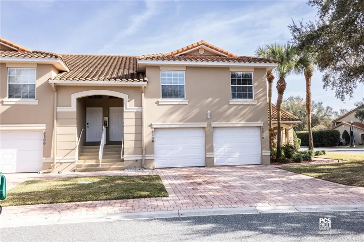 Front view of home