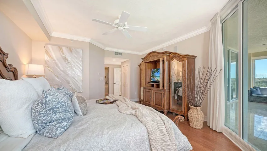 Primary suite with water views & lanai access