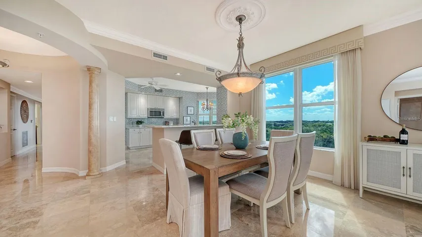 Dining & kitchen