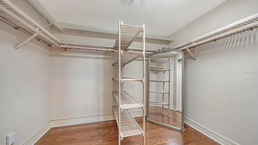 Primary suite walk in closet