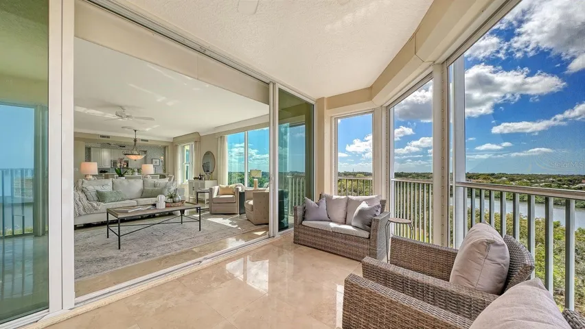 Living area opening to lanai daytime