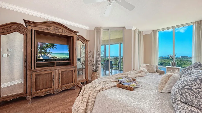 Primary suite with water views & lanai access