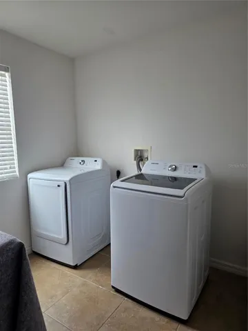Washer/dryer 2nd floor
