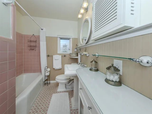 Bathroom #2