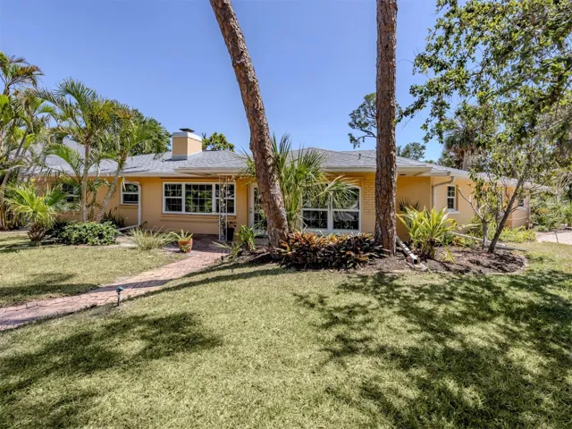 Front view Your new Home. 337 Harbor Drive South  Venice, FL 34285