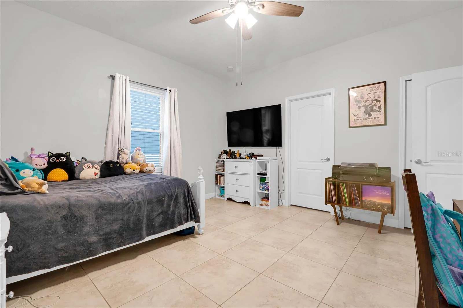 Downstairs second bedroom can be considered a mini-master bedroom with it's en-suite bathroom.