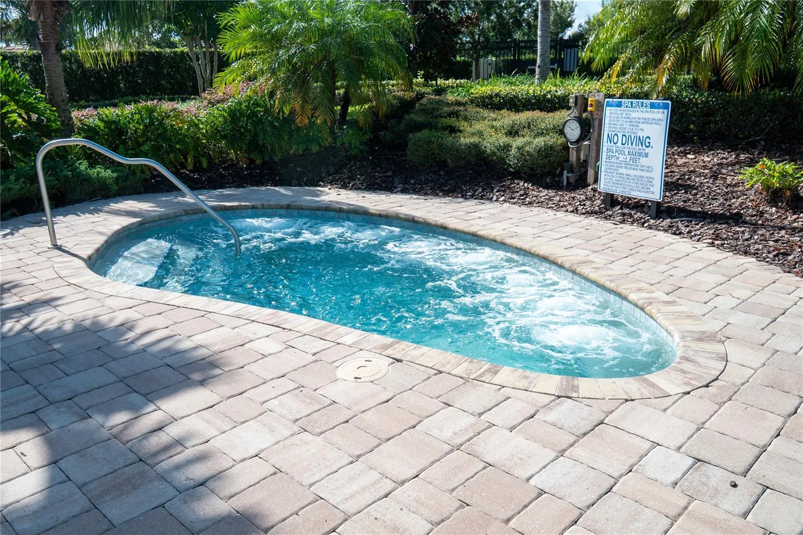 The Plaza - large hot tub