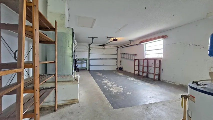 Oversized 1 car garage