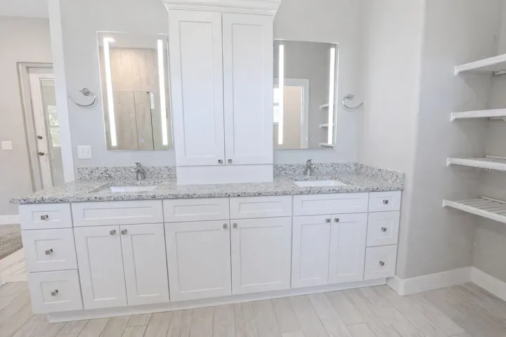 dual sink primary bathroom