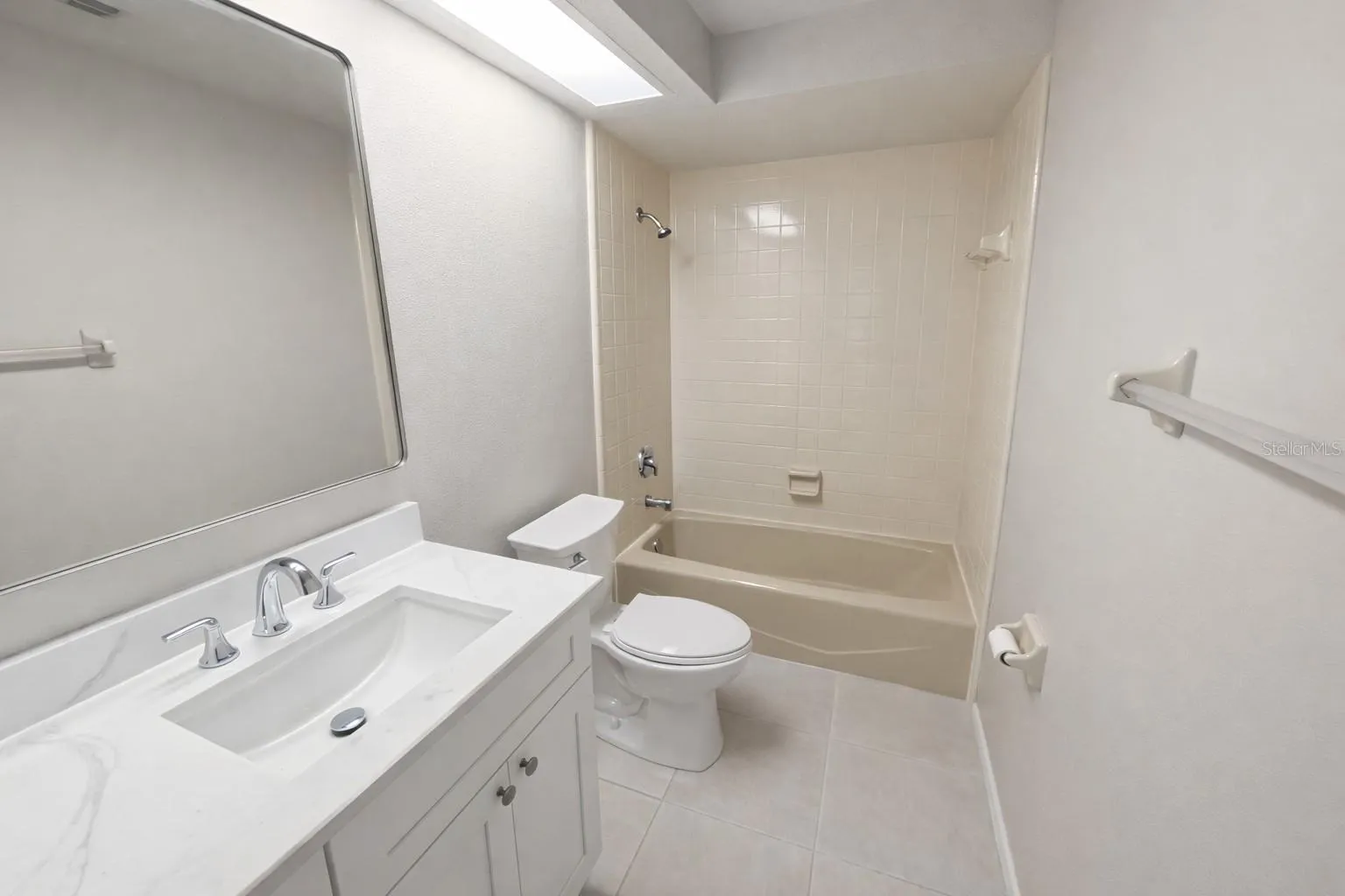 Unit B Bathroom