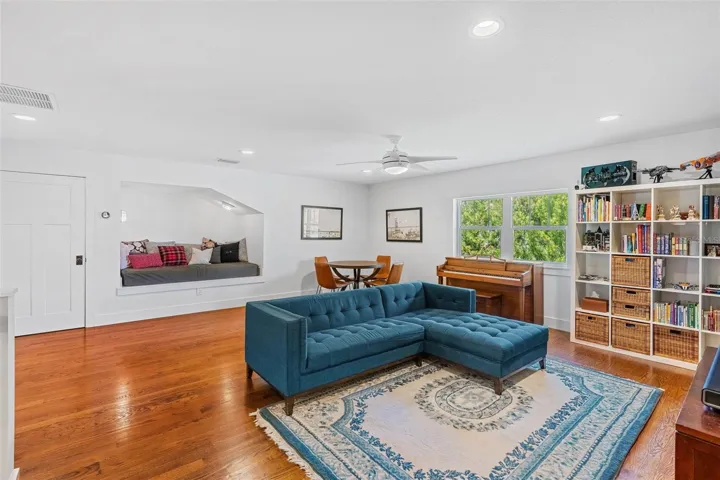 2nd floor 22' x 19' rec room