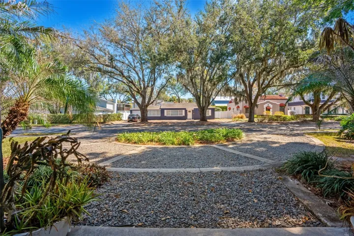 Circular driveway for easy in and out