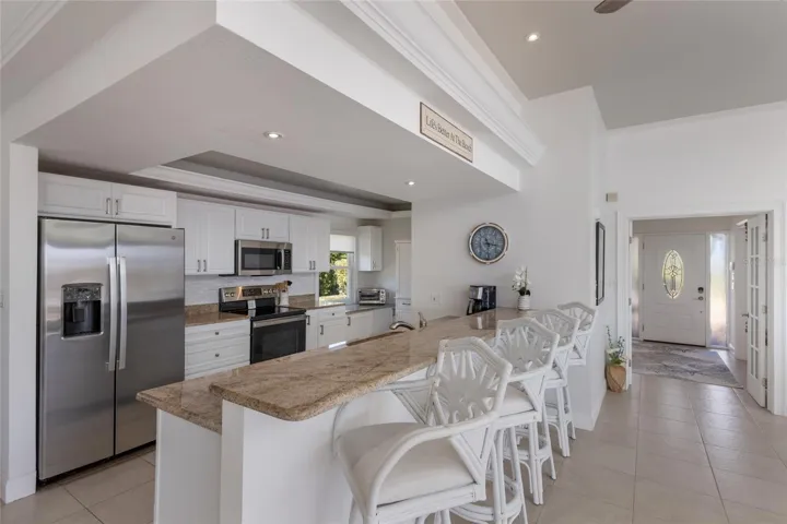 Kitchen with Breakfast Bar