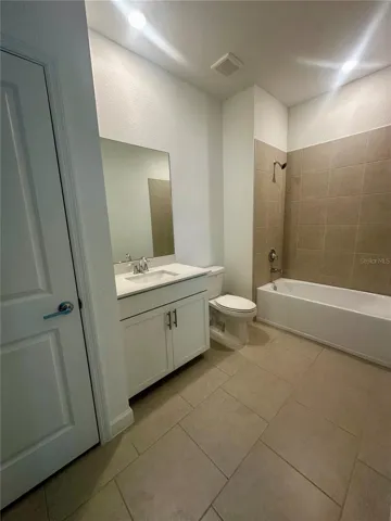 Ensuite Bathroom 3