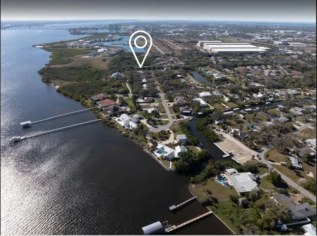 Aerial View of Lot and proximity to the Manatee River.