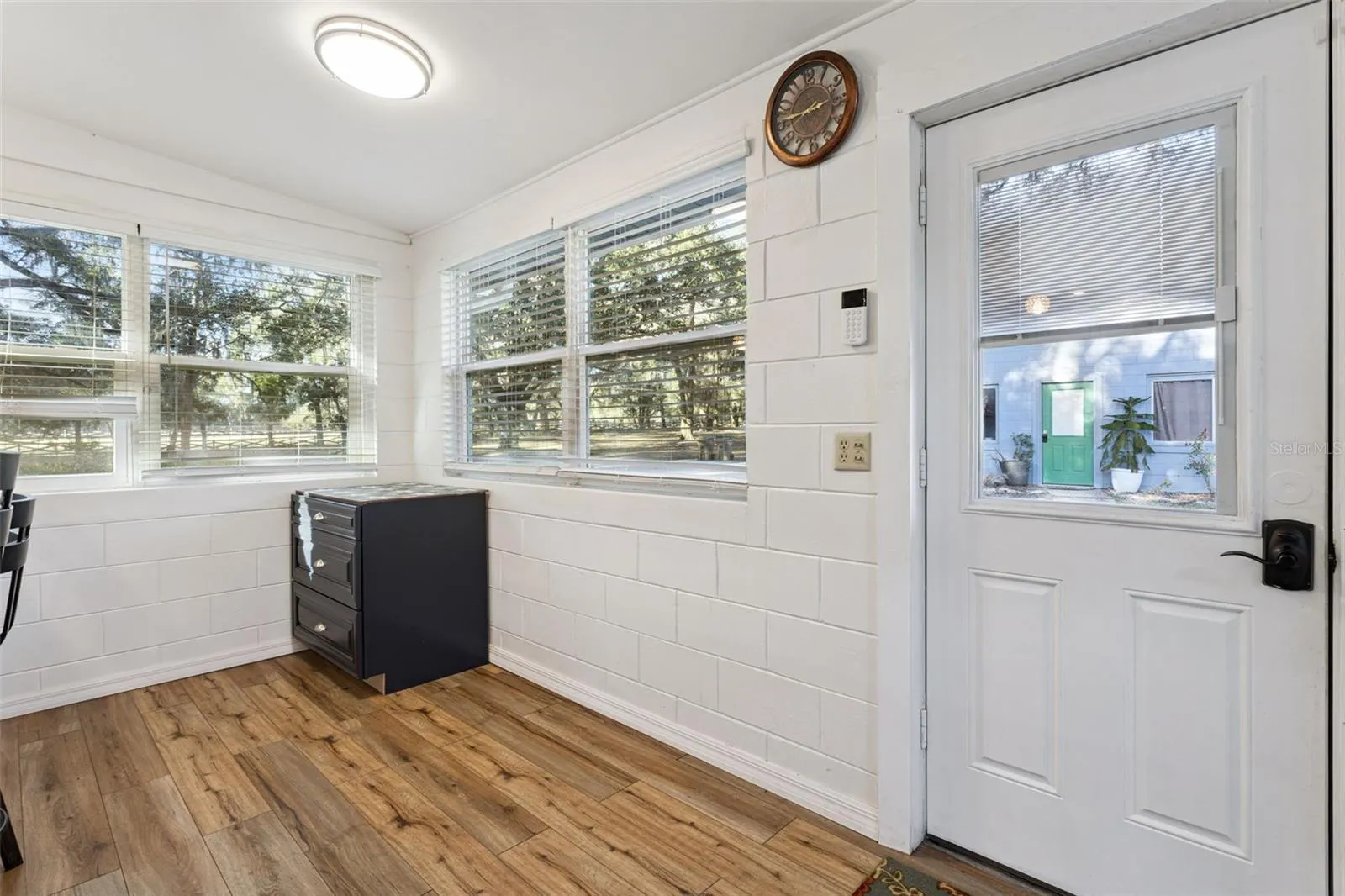 Dinette area in kitchn