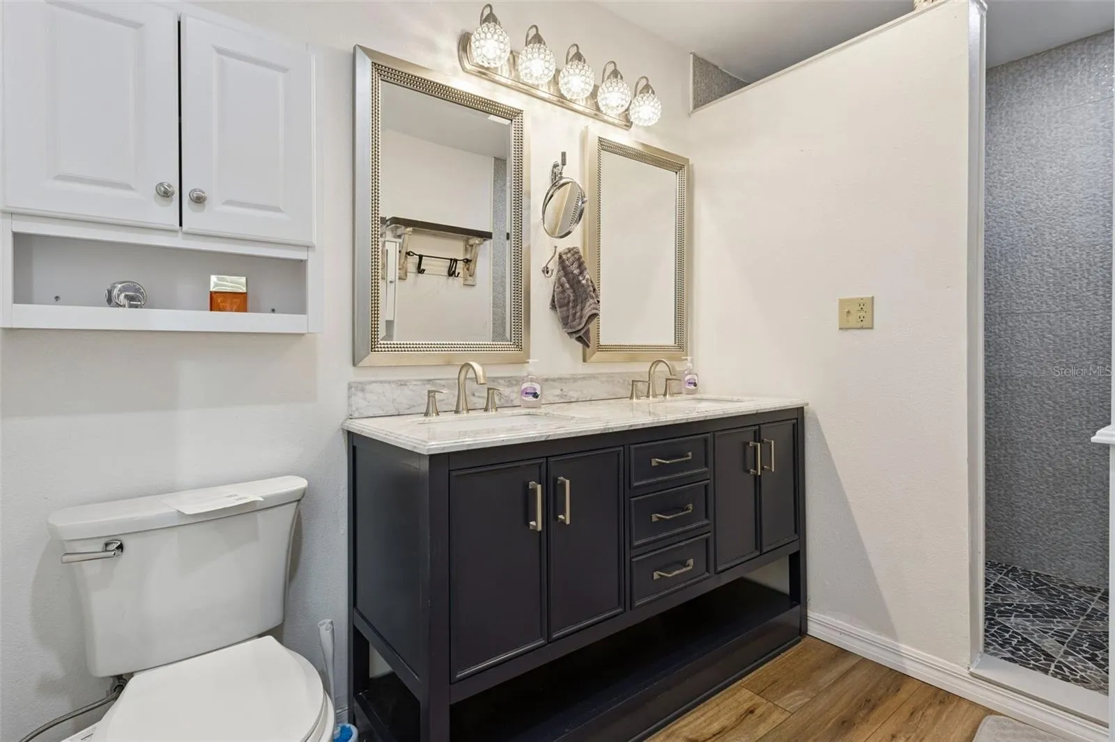Primary en suite bath with dual sinks, walk in shower and spacious vanity