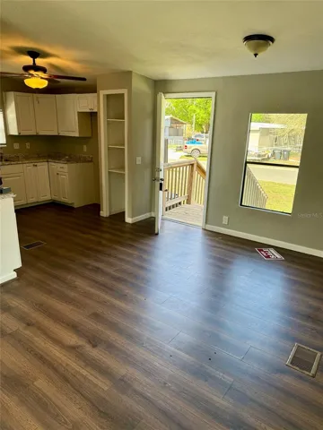 Open Floor Plan/Front door