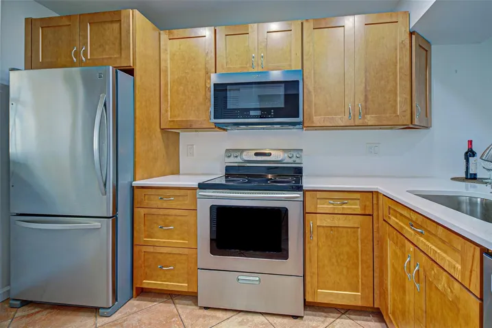 Plenty of cabinetry
