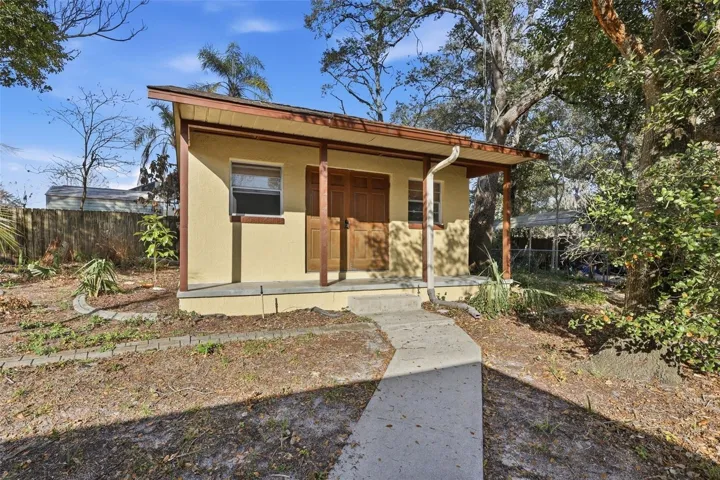 20x20 studio apt- water & power