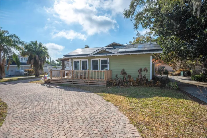 This unassuming home has 2,525 sq ft!