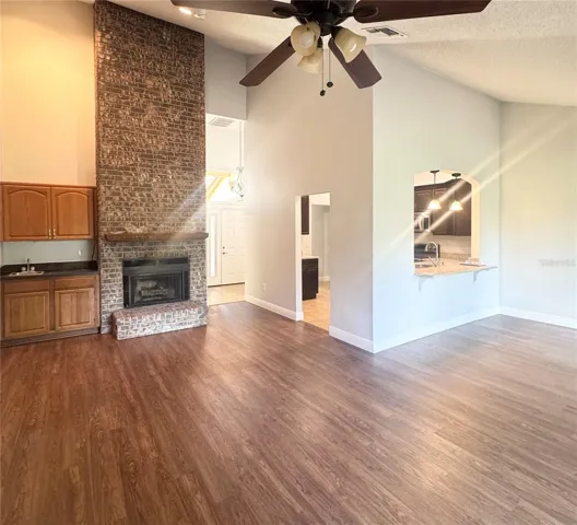 GREAT ROOM W/ WET BAR & WOOD-BURNING FIREPLACE